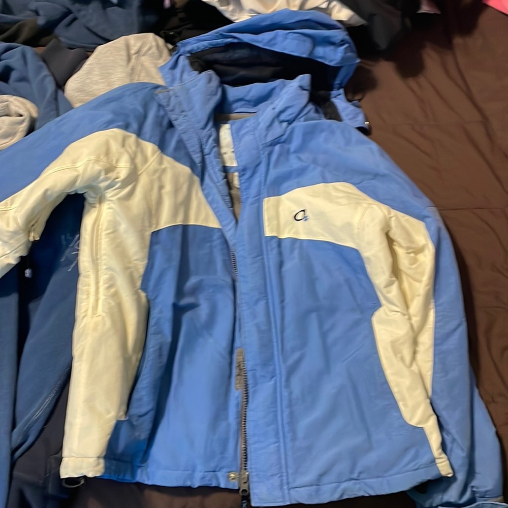 Blue/white ski jacket with hood aero size medium. 2000s Vintage!